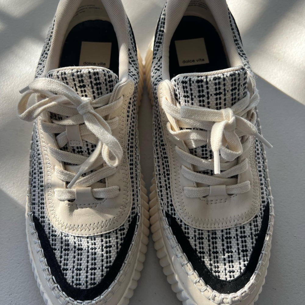 Dolce Vita Monochrome Textured Lace-Up Sneakers